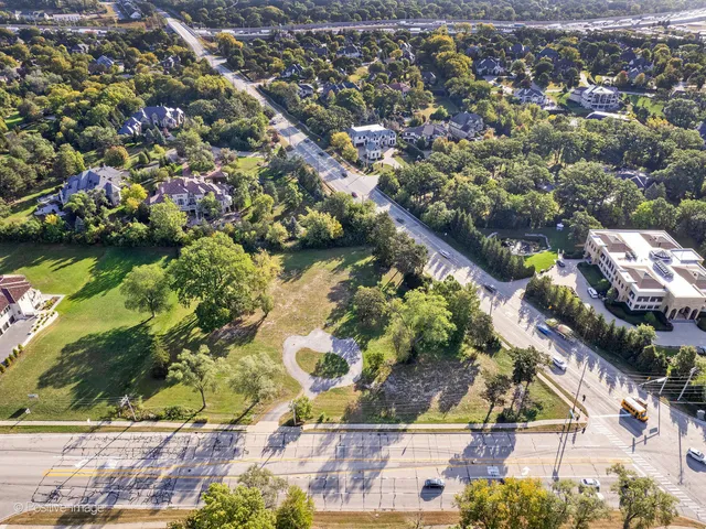 $1,750,000 | 6401 South County Line Road, Burr Ridge, IL 60527