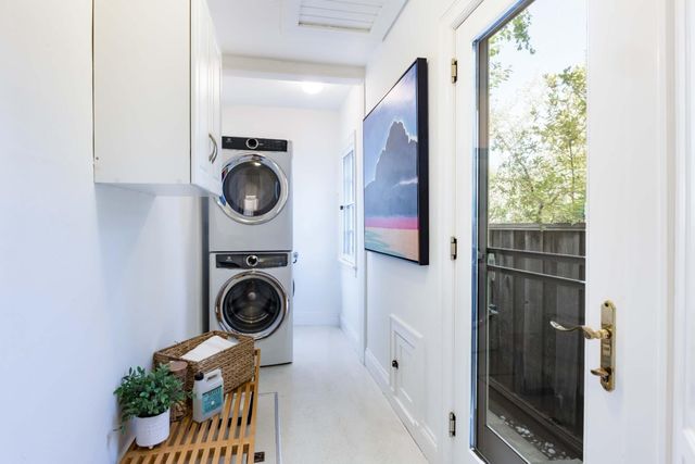 a view of entryway with washer and dryer