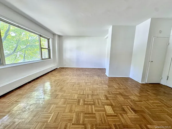 $220,000 | 9 Fordham Hill Ovl, Unit 1H | University Heights