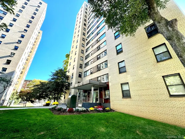 $220,000 | 9 Fordham Hill Ovl, Unit 1H | University Heights