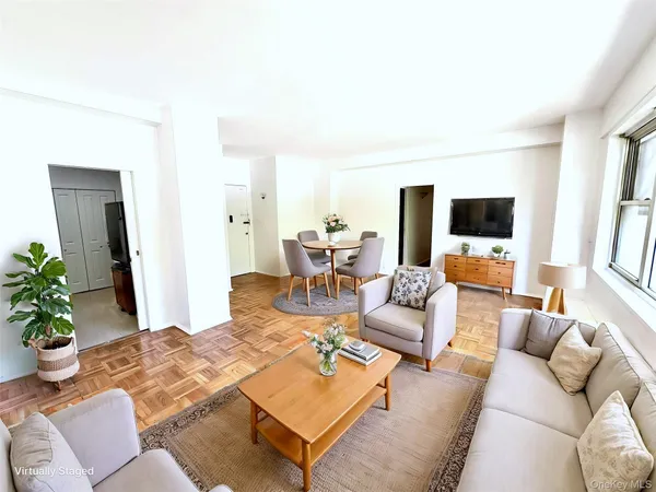 $220,000 | 9 Fordham Hill Ovl, Unit 1H | University Heights