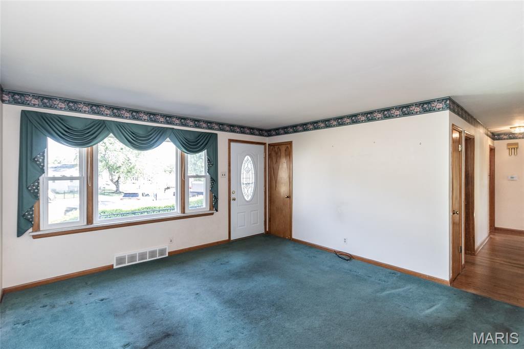 11048 Ridge Forest Court St. Louis, MO 63126 - Photo 4 of 30