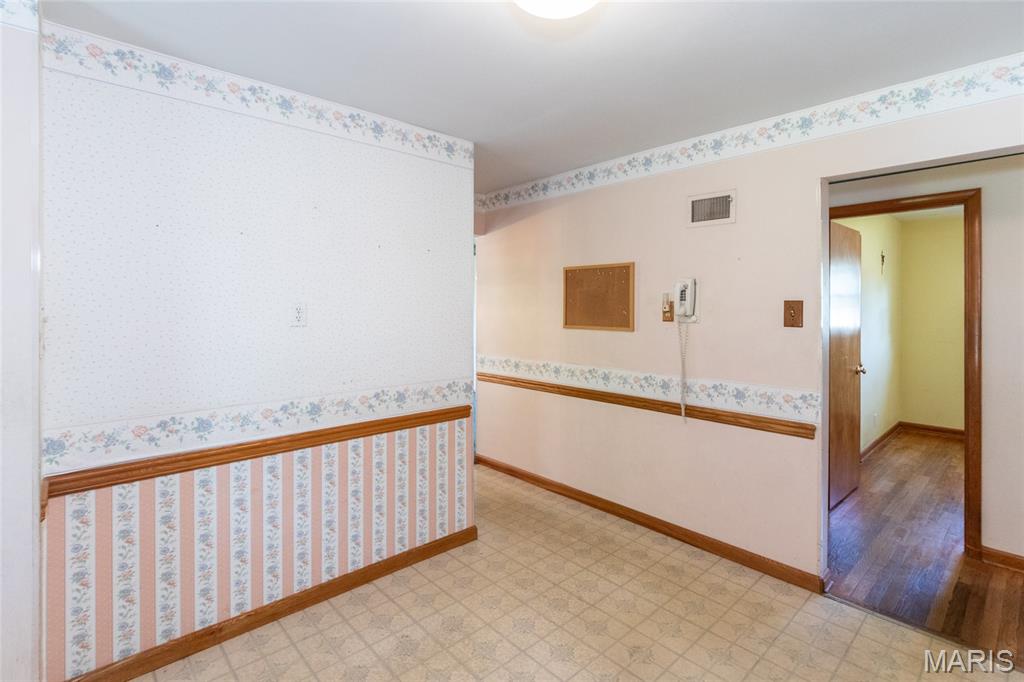 11048 Ridge Forest Court St. Louis, MO 63126 - Photo 9 of 30