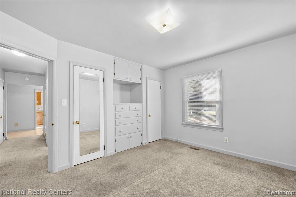 515 East Avon Road Rochester, MI 48307 - Photo 17 of 38