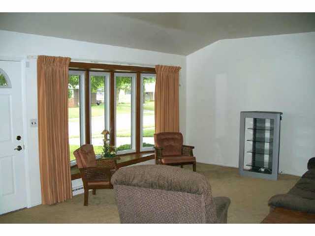 464 Bernhard Road Whitehall, OH 43213 - Photo 4 of 10