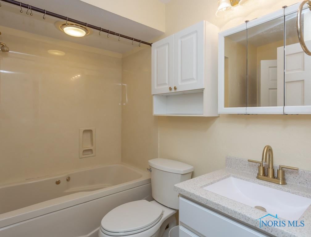 2411 Gradwohl Road Toledo, OH 43617 - Photo 15 of 31 Gallery Image 15