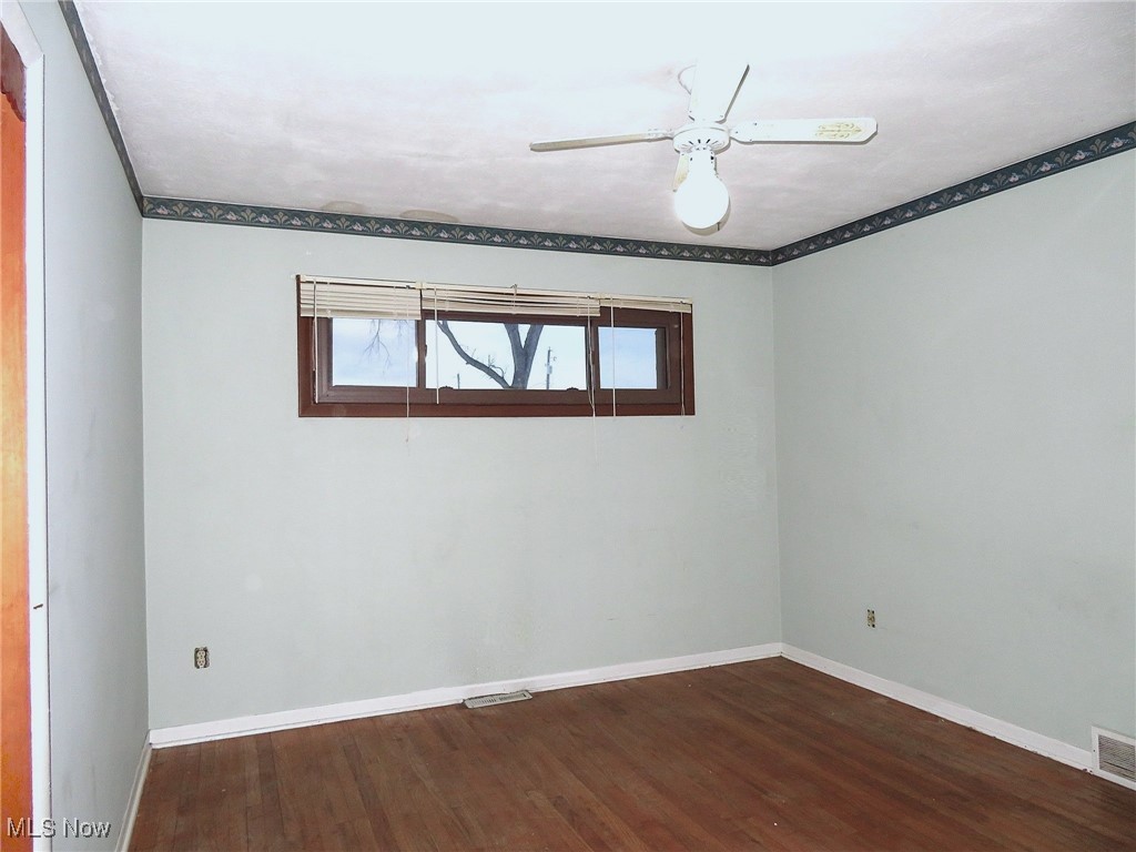 12214 Thompson Road Vermilion, OH 44089 - Photo 17 of 29 Bedroom 3