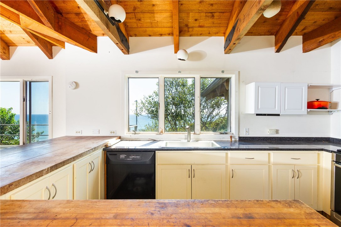 1052 Spring Street Block Island, RI 02807 - Photo 14 of 33