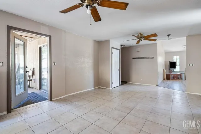 a view of a livingroom with a ceiling fan and entryway