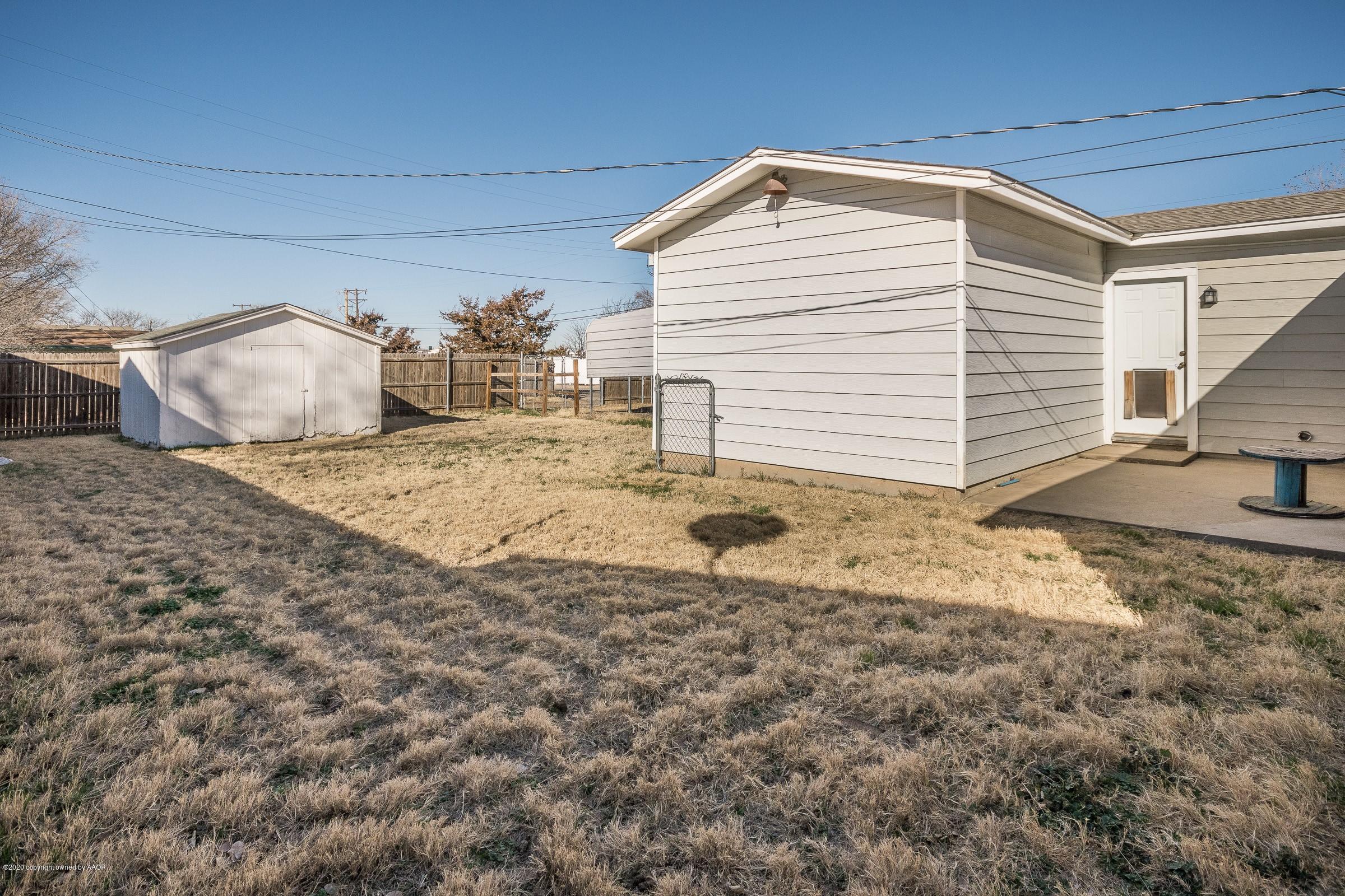 4200 South Bonham Street Amarillo, TX 79110 - Photo 16 of 20 a view of back yard of the house