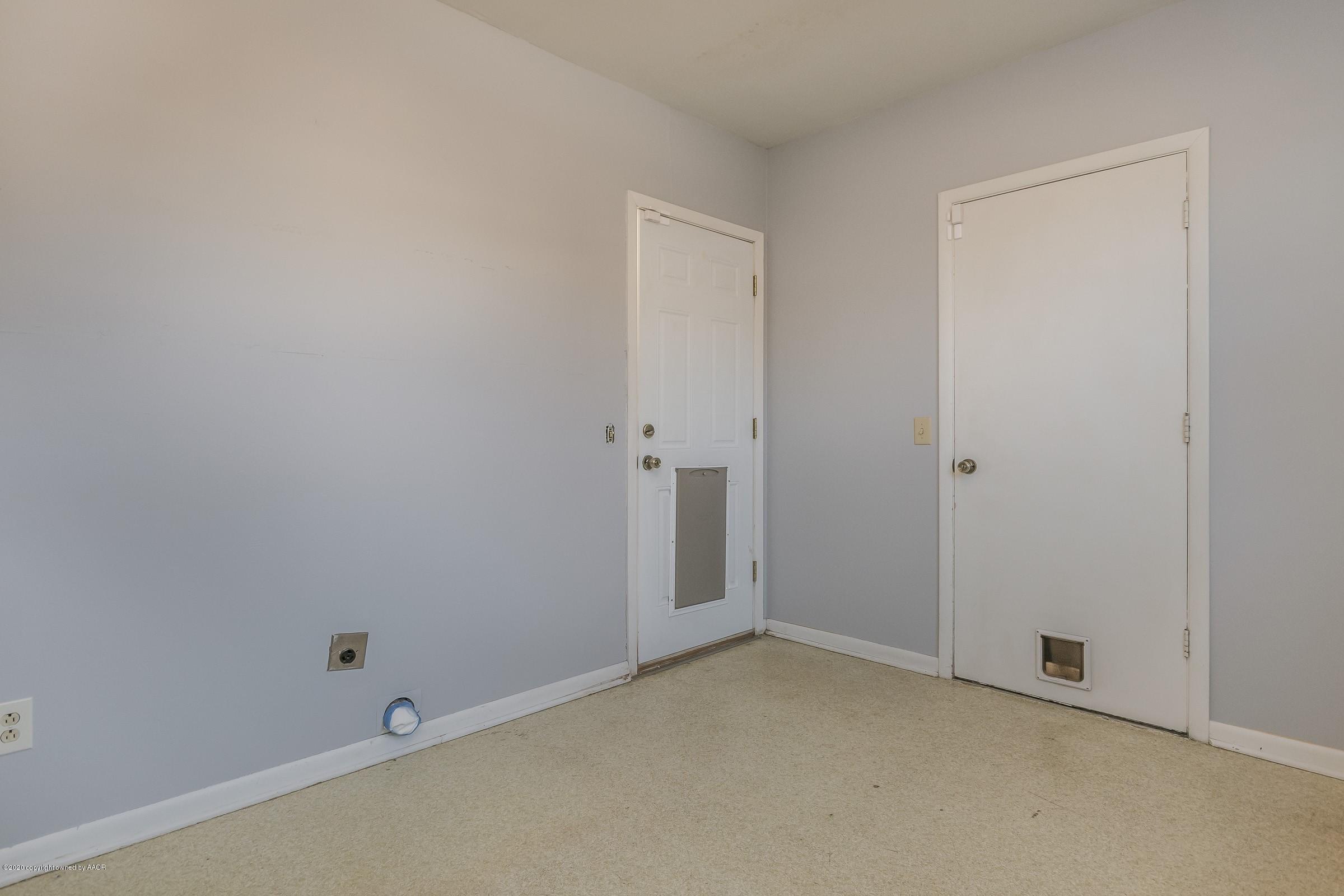 4200 South Bonham Street Amarillo, TX 79110 - Photo 9 of 20 a view of an empty room