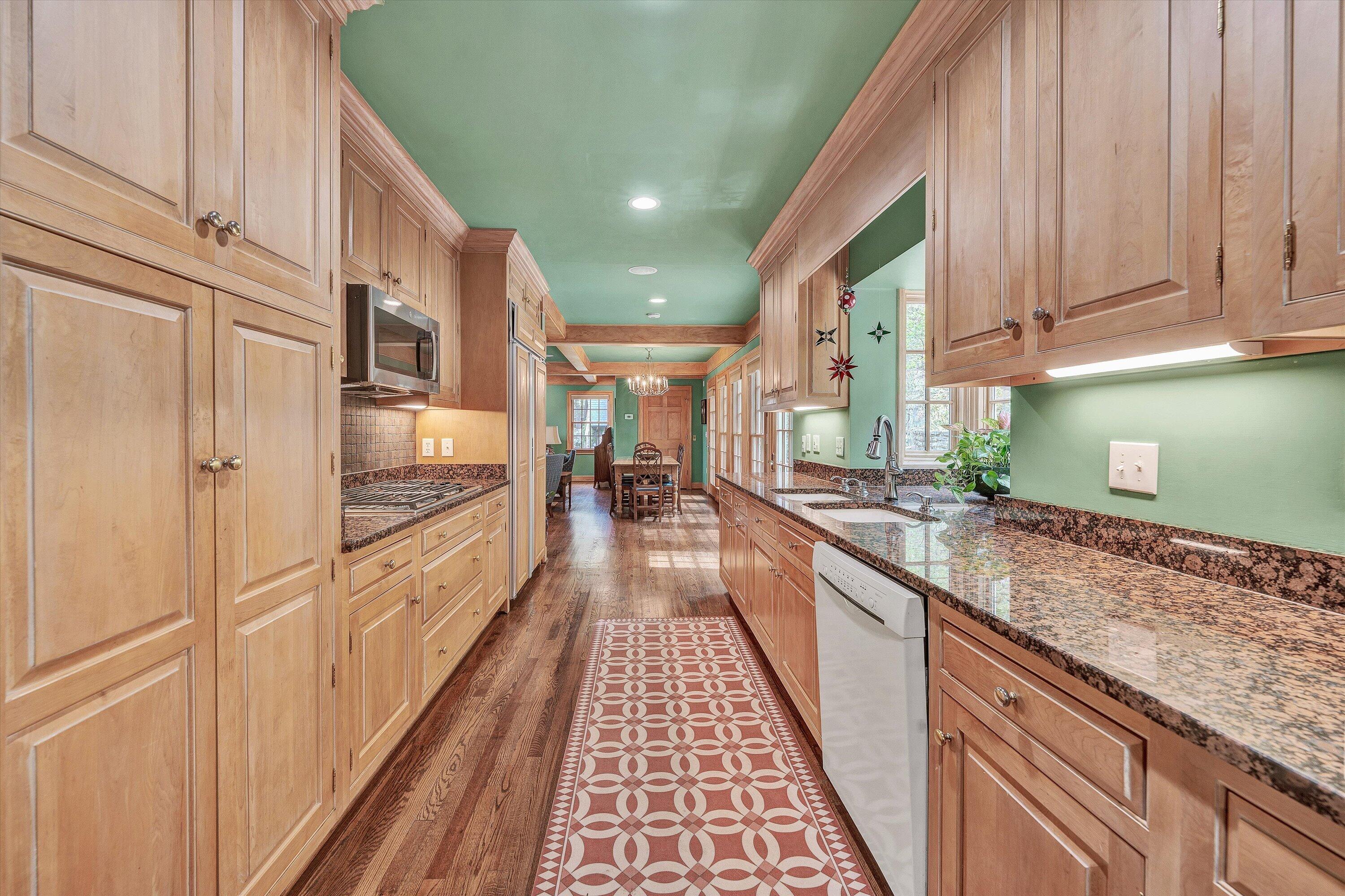 2438 Robin Hood Road Southeast Roanoke, VA 24014 - Photo 24 of 81 24-DSC00157