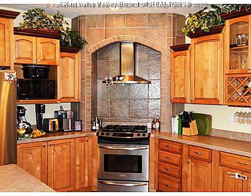 13 Anchors Way Winfield, WV 25213 - Photo 8 of 16 Kitchen.