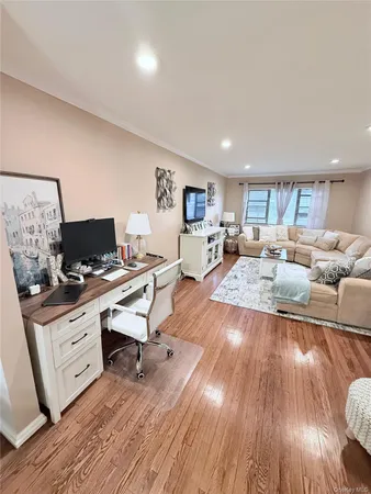 $249,000 | 1213 East Broadway, Unit B12, Hewlett, NY 11557