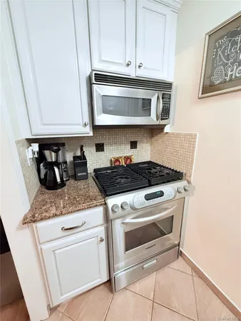 $249,000 | 1213 East Broadway, Unit B12, Hewlett, NY 11557