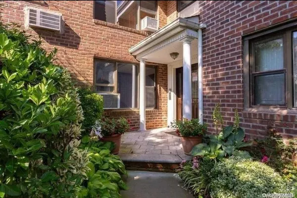 $249,000 | 1213 East Broadway, Unit B12, Hewlett, NY 11557