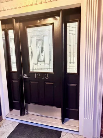 $249,000 | 1213 East Broadway, Unit B12, Hewlett, NY 11557