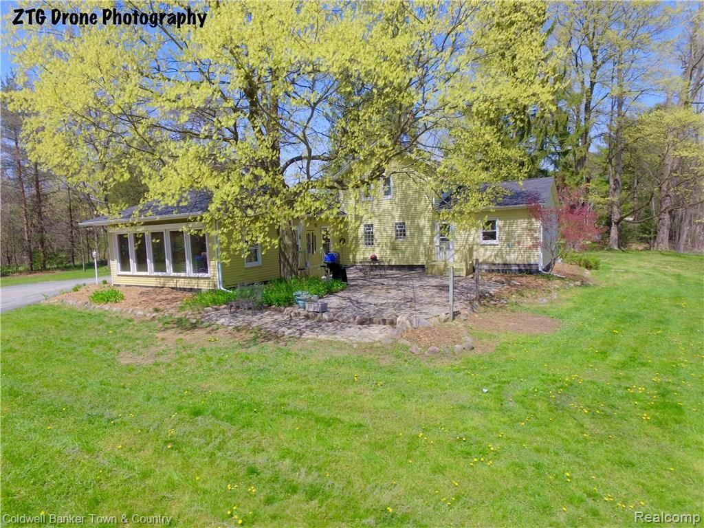 8462 McClements Road Brighton, MI 48114 - Photo 34 of 42 DJI_0685.jpg