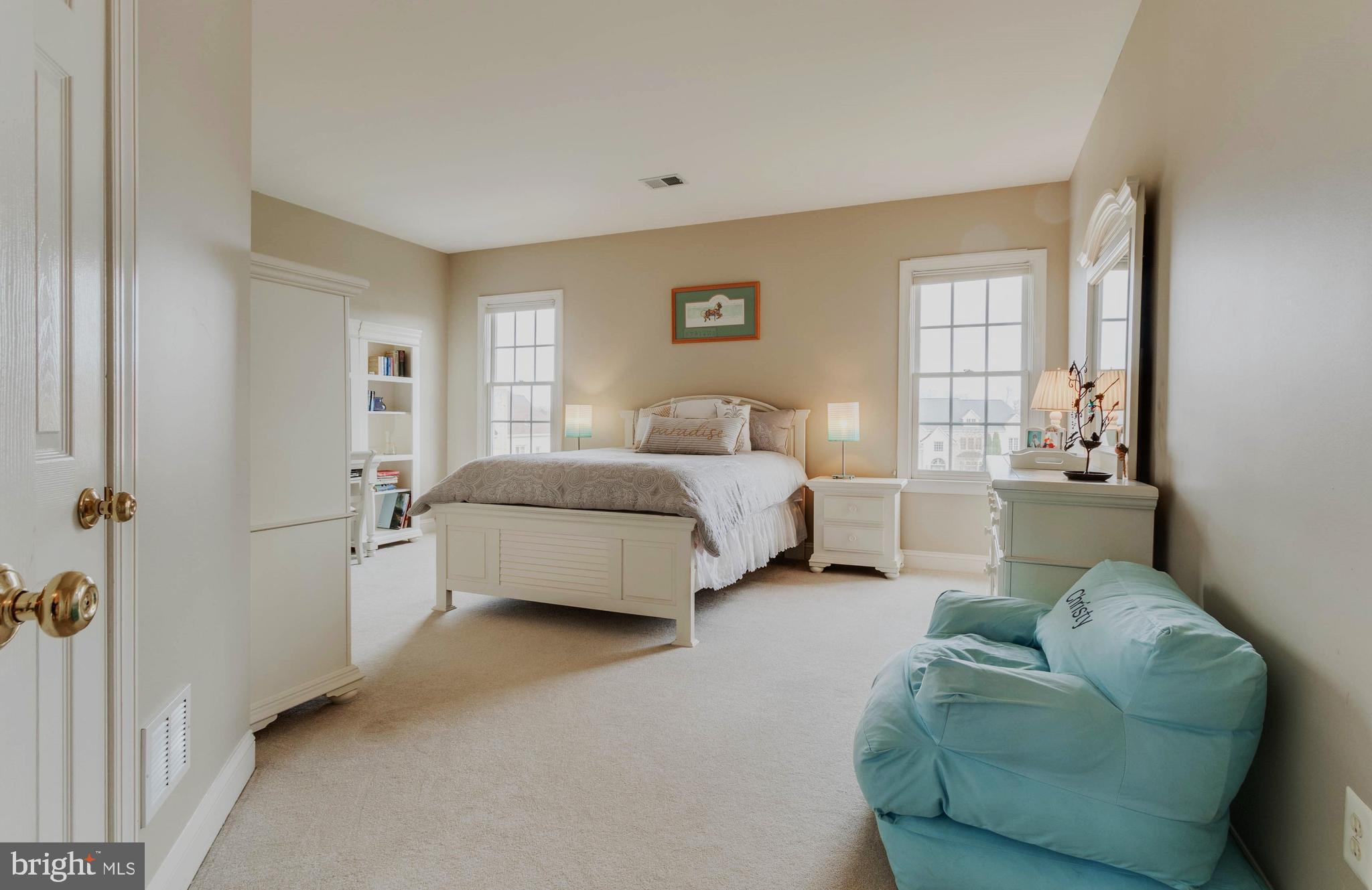 8229 Roxborough Loop Gainesville, VA 20155 - Photo 49 of 108 Huge Guest Suite with Walk-in Closet