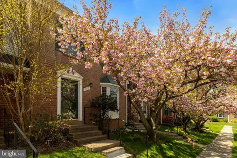 $3,300 | 10355 Granite Creek Lane, Oakton, VA 22124