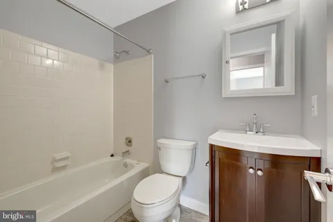 $3,300 | 10355 Granite Creek Lane, Oakton, VA 22124
