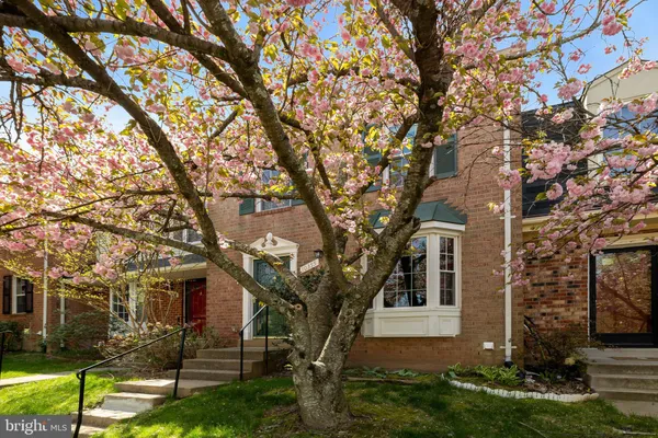 $3,300 | 10355 Granite Creek Lane, Oakton, VA 22124