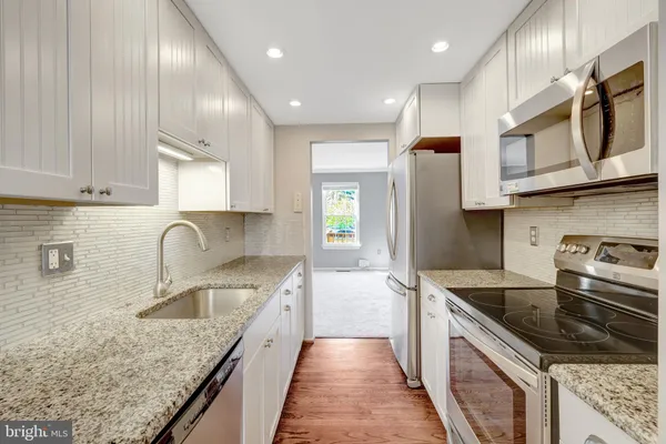 $3,300 | 10355 Granite Creek Lane, Oakton, VA 22124