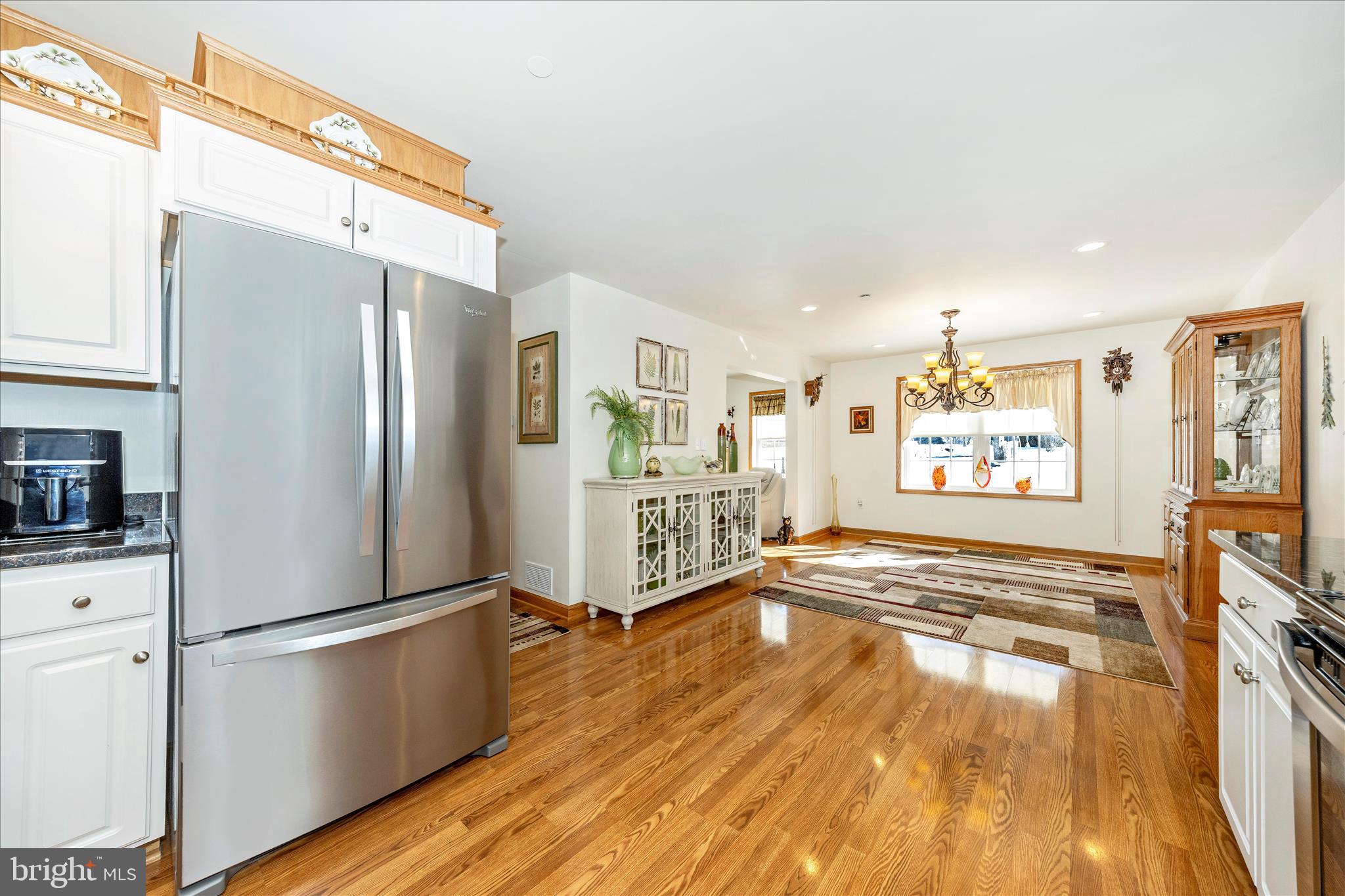 19327 Longmeadow Road Hagerstown, MD 21742 - Photo 13 of 52 Kitchen & Dining Room