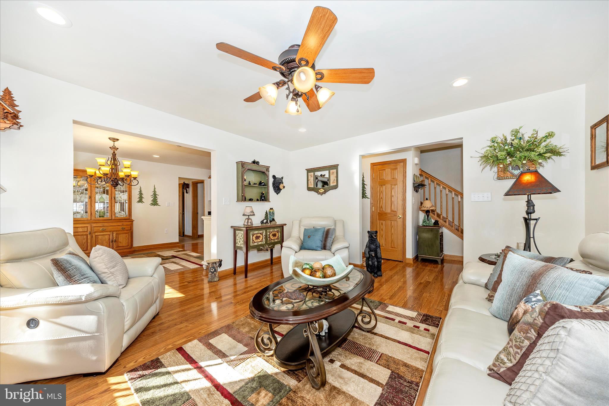 19327 Longmeadow Road Hagerstown, MD 21742 - Photo 5 of 52 Living Room