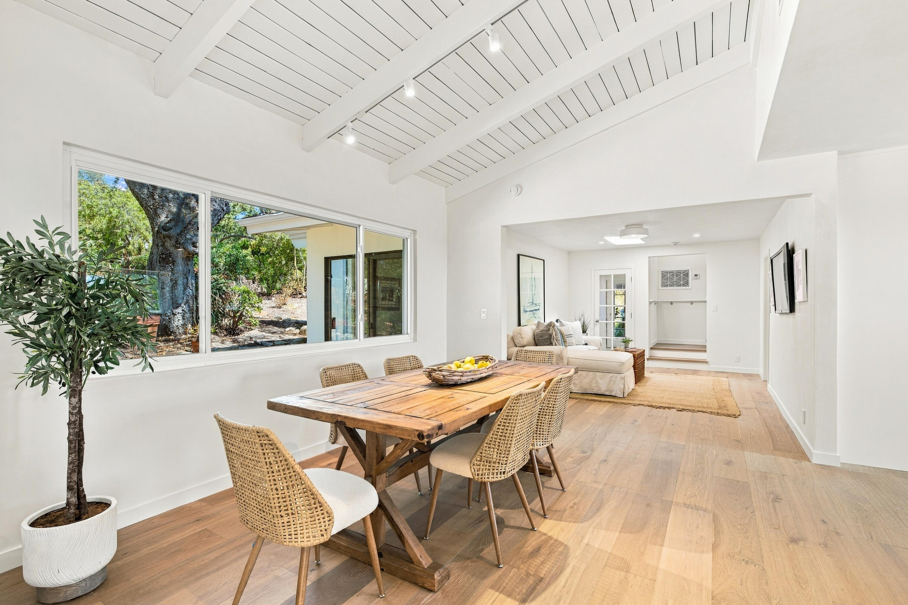 975 Tornoe Road Santa Barbara, CA 93105 - Photo 8 of 27 Open Concept Looking towards Den