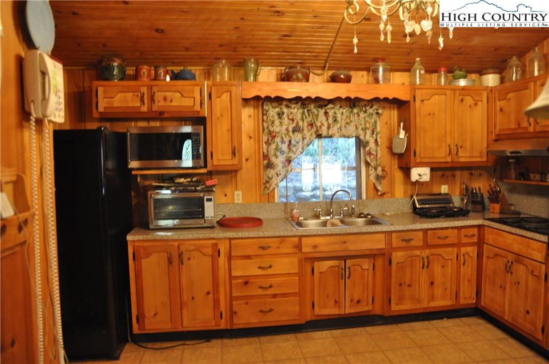 491 Wolfe Road Sparta, NC 28675 - Photo 21 of 37 Gallery Image 21