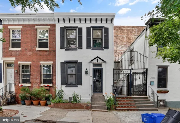 $2,750 | 2528 Waverly Street, Philadelphia, PA 19146
