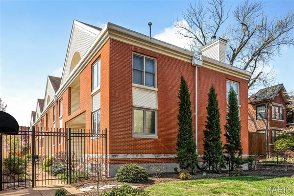 $375,000 | 4328 Maryland Avenue, Unit 5, St. Louis, MO 63108