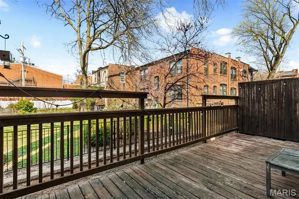 $375,000 | 4328 Maryland Avenue, Unit 5, St. Louis, MO 63108