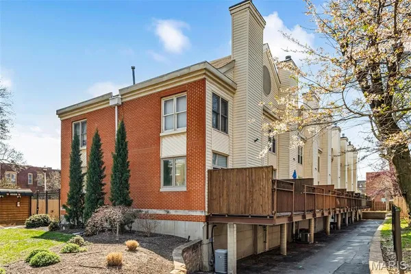 $375,000 | 4328 Maryland Avenue, Unit 5, St. Louis, MO 63108
