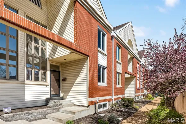 $375,000 | 4328 Maryland Avenue, Unit 5, St. Louis, MO 63108