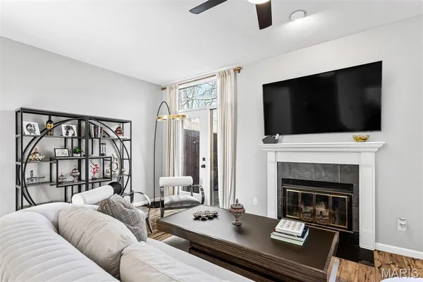 $375,000 | 4328 Maryland Avenue, Unit 5, St. Louis, MO 63108