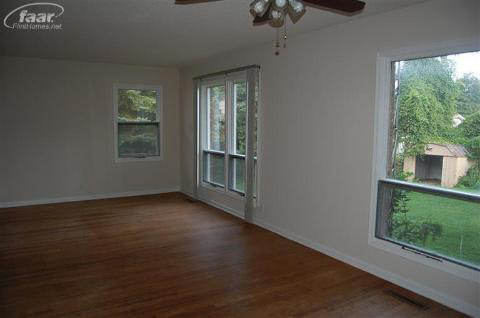 1482 Williamsburg Road Flint, MI 48507 - Photo 5 of 11 20144614-4.JPG