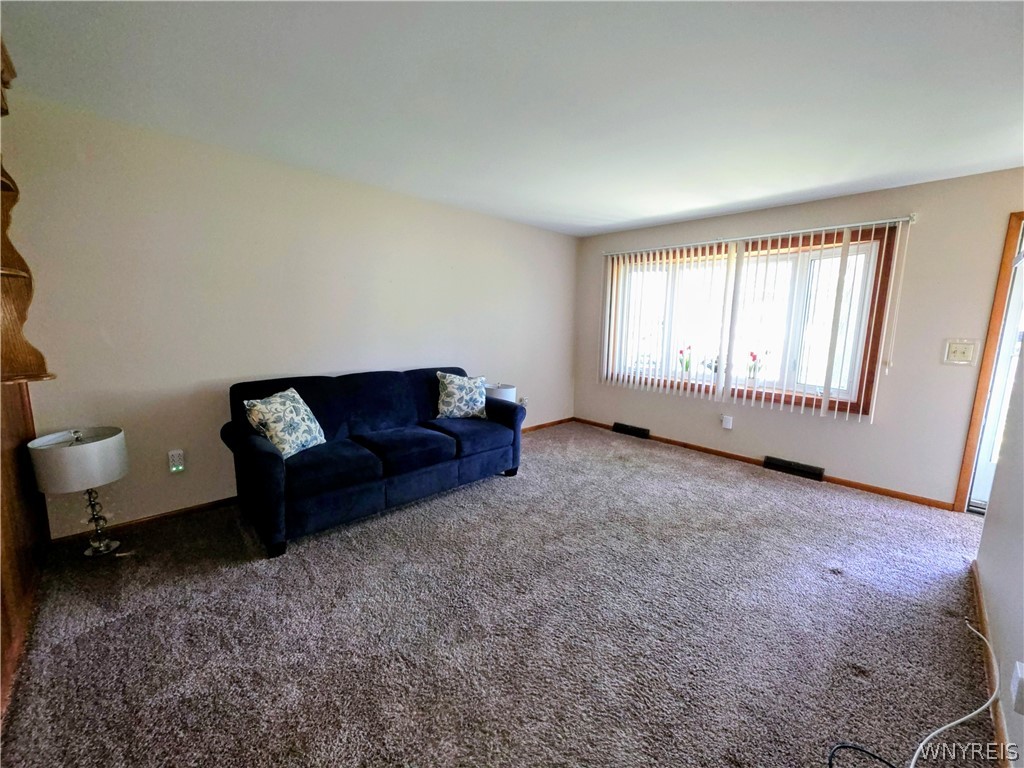7225 Norman Road Wheatfield, NY 14120 - Photo 5 of 34