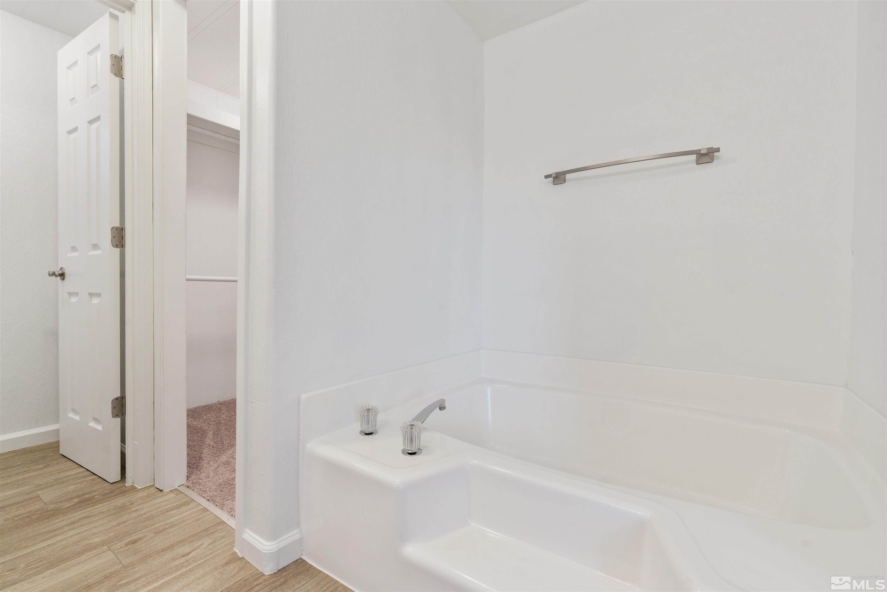 210 Zircon Drive Reno, NV 89521 - Photo 12 of 35 a bathroom with a bathtub