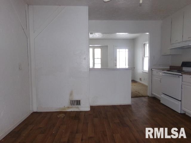 325 Melrose Court Decatur, IL 62526 - Photo 4 of 11 Gallery Image 4