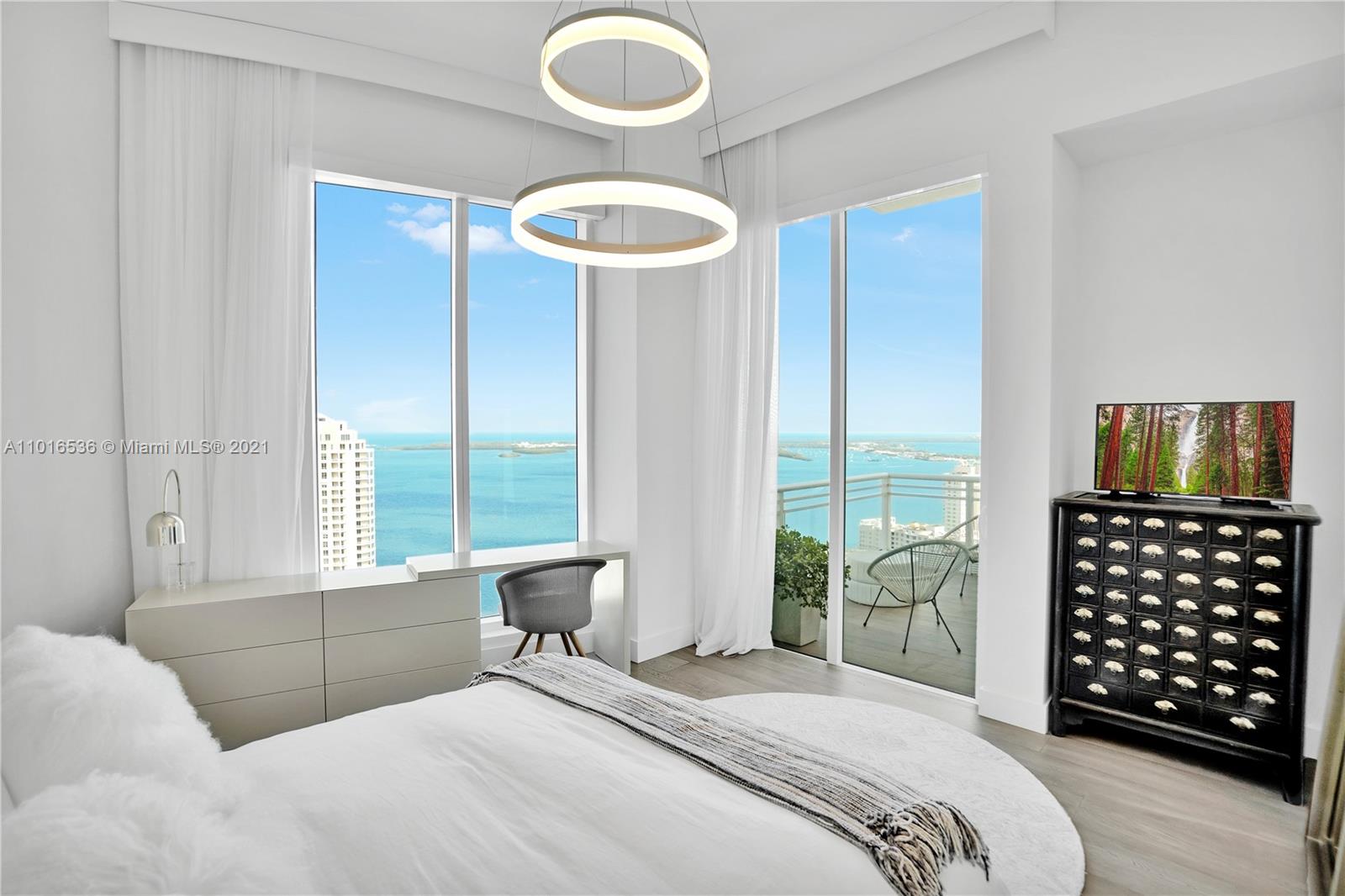 900 Brickell Key Boulevard, Unit PH4 Miami, FL 33131 - Photo 25 of 79