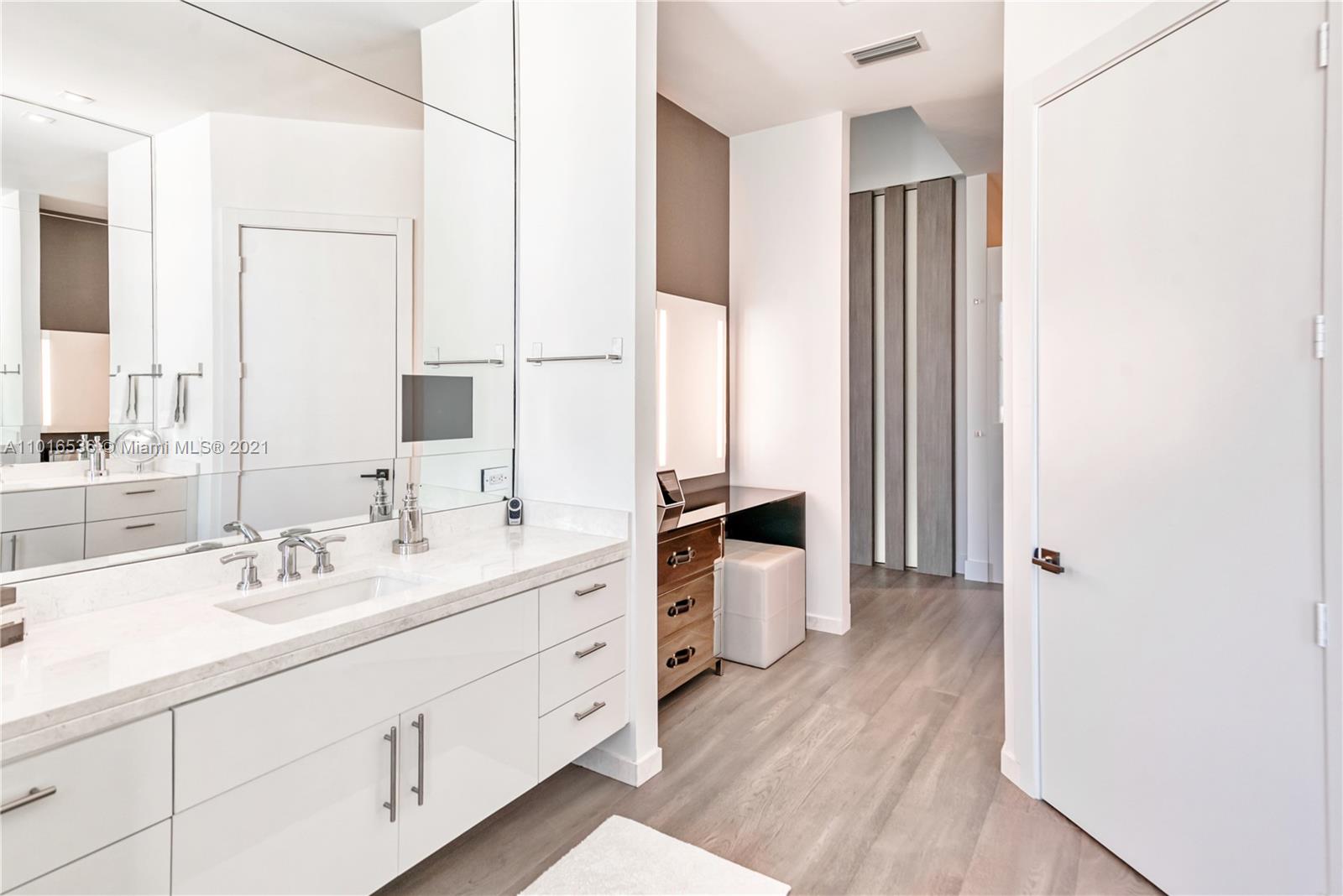 900 Brickell Key Boulevard, Unit PH4 Miami, FL 33131 - Photo 65 of 79