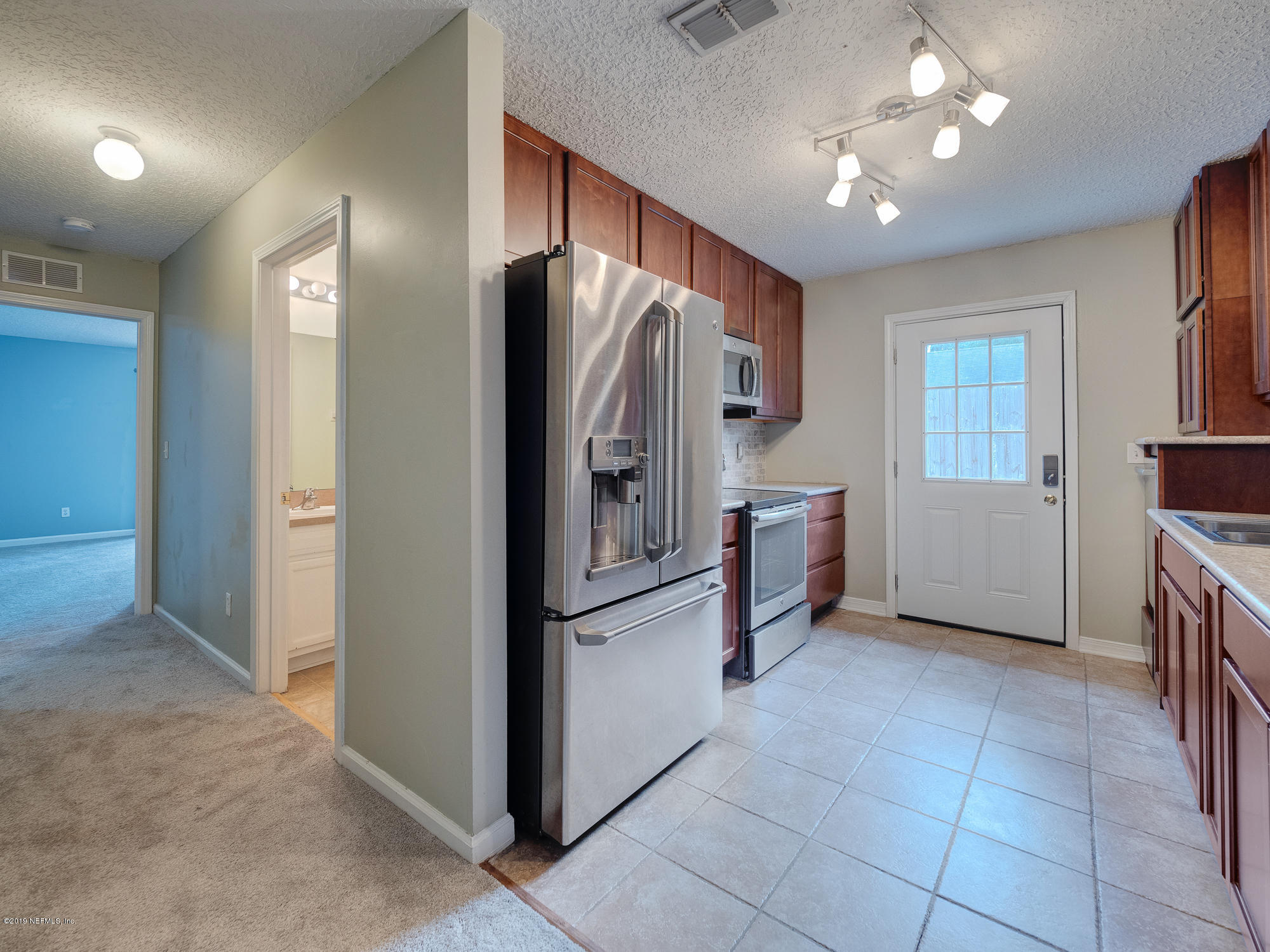 2616 Spring Park Road Jacksonville, FL 32207 - Photo 7 of 25 2616 Spring Park Kitchen