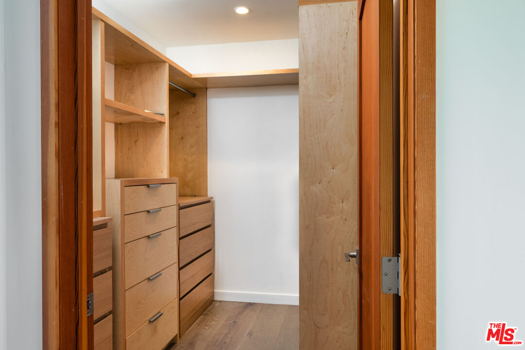 3344 Delaware Avenue Santa Monica, CA 90404 - Photo 16 of 28