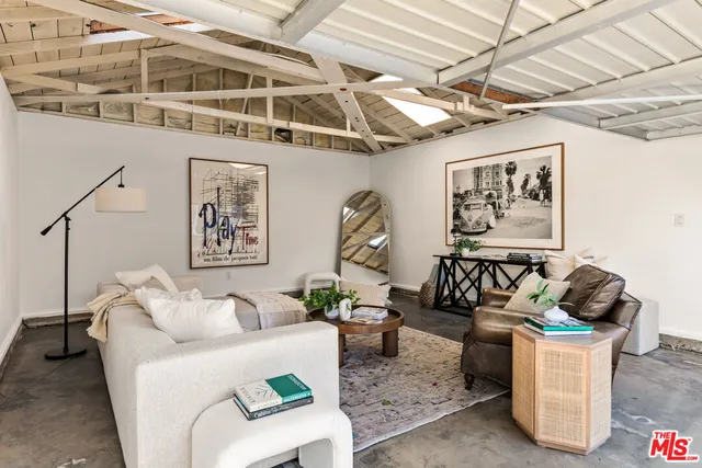 $1,895,000 | 3344 Delaware Avenue, Santa Monica, CA 90404