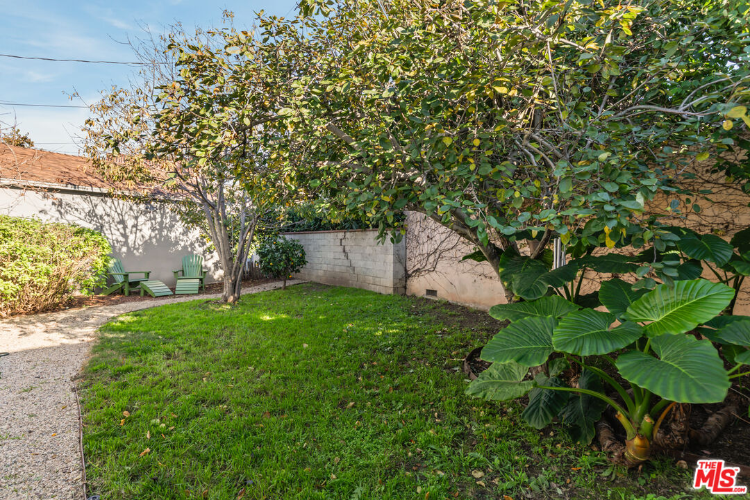 3344 Delaware Avenue Santa Monica, CA 90404 - Photo 21 of 28 a backyard of a house with lots of green space
