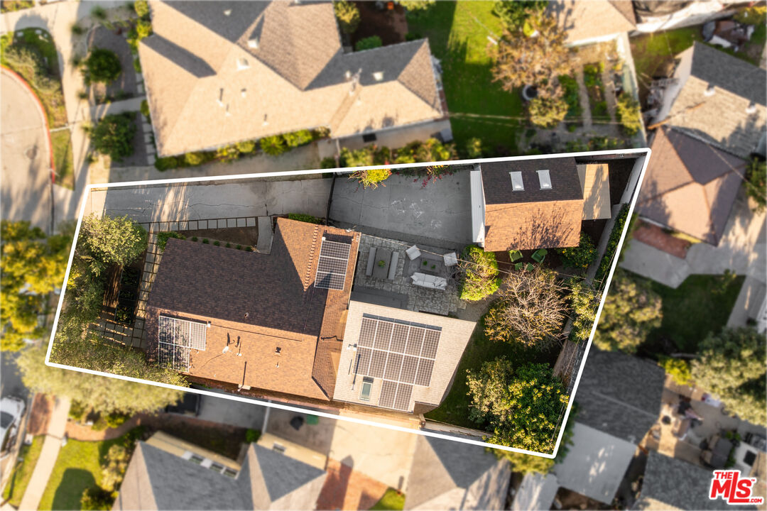3344 Delaware Avenue Santa Monica, CA 90404 - Photo 28 of 28 an aerial view of a residential houses with yard