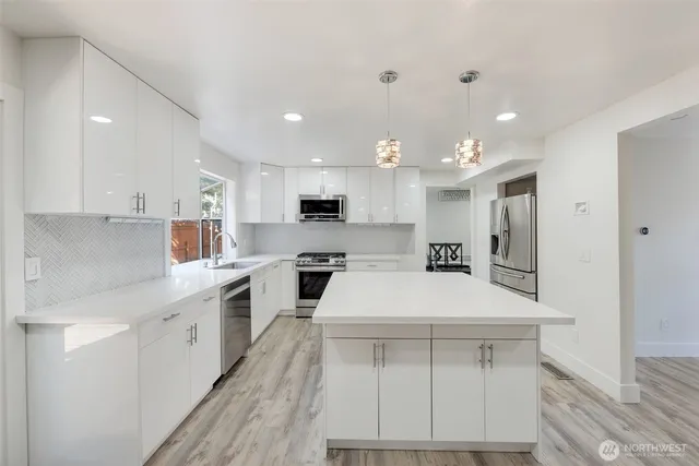 $3,600 | 21439 129th Place Southeast, Kent, WA 98031