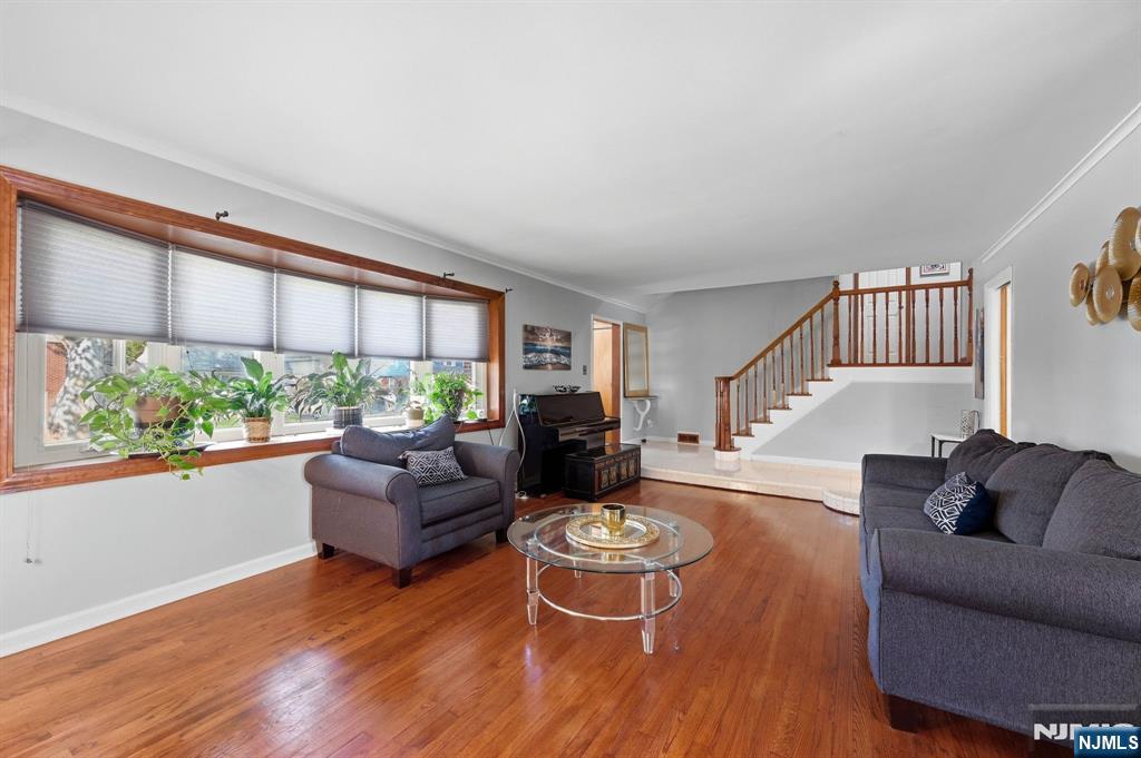 136 Van Buskirk Road Teaneck, NJ 07666 - Photo 10 of 49 Gallery Image 10